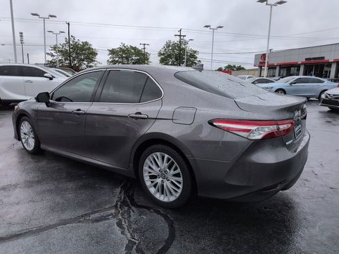 Used 2019 Toyota Camry XLE FWD image 3