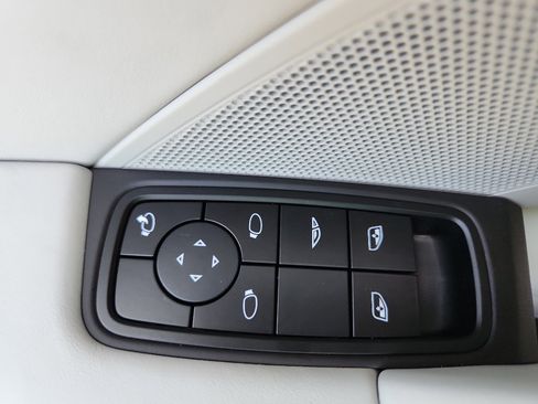 Certified 2025 Porsche 911 Carrera image 17