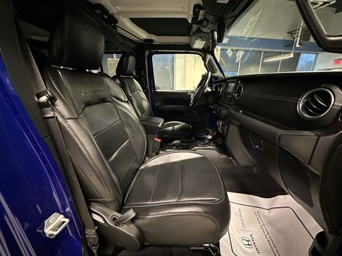 Used 2018 Jeep Wrangler Unlimited Sahara w/ Dual Top Group image 19