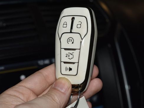 Used 2016 Ford Explorer Limited image 19