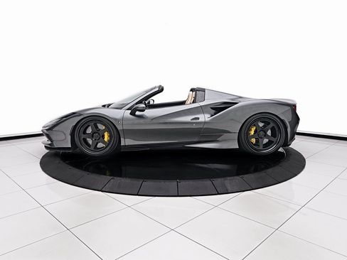Used 2022 Ferrari F8 Tributo image 10