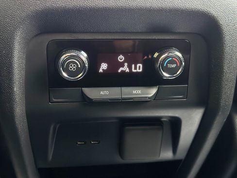 Used 2025 Chevrolet Traverse Z71 w/ Enhanced Driving Package AWD/4WD image 35