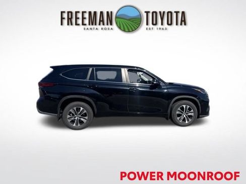 Used 2023 Toyota Highlander XLE AWD/4WD image 4