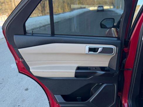 Used 2020 Ford Explorer XLT w/ Equipment Group 202A image 23