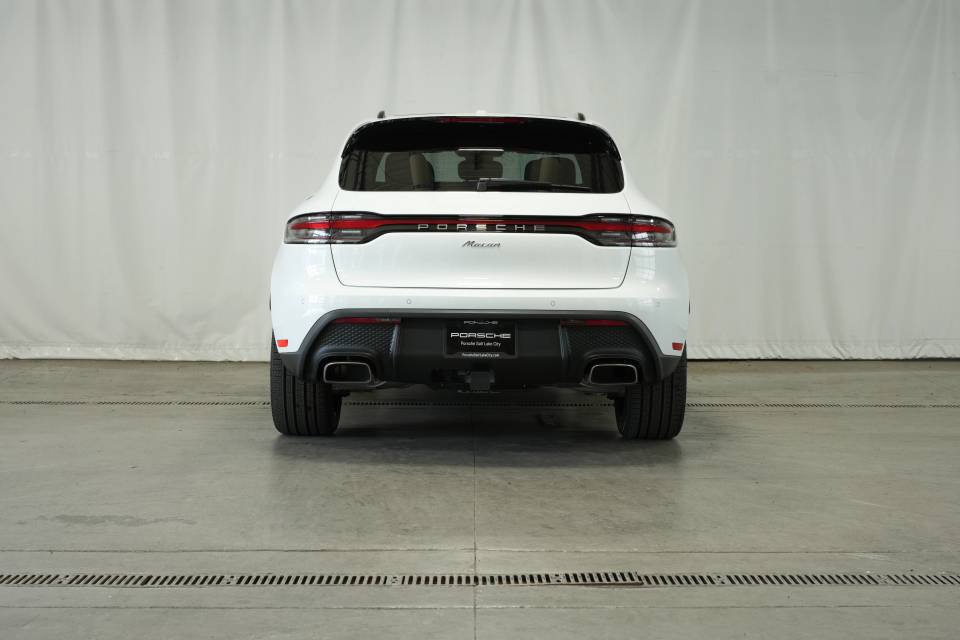 Certified 2025 Porsche Macan AWD/4WD image 6