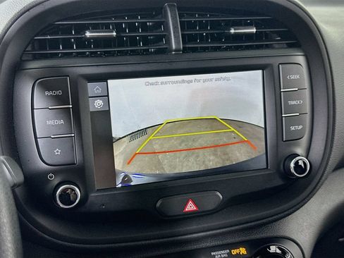 Used 2025 Kia Soul LX w/ LX Technology Package FWD image 10