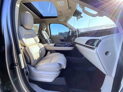 Used 2019 Lincoln Navigator L Reserve image 16