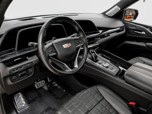 Used 2023 Cadillac Escalade ESV V image 5