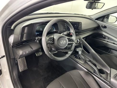Used 2025 Hyundai Elantra Sport image 13
