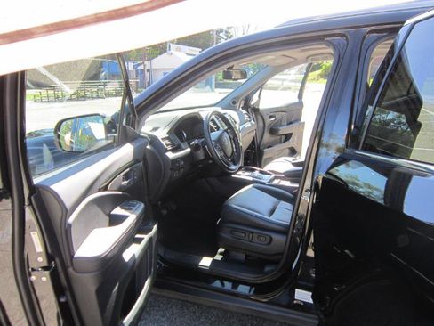 Used 2016 Honda Pilot Touring image 11