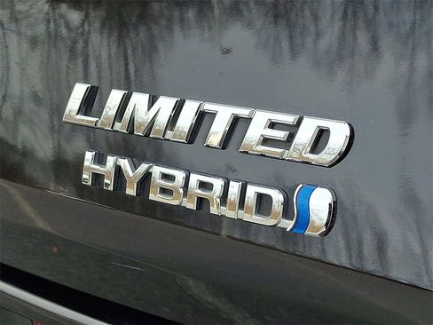 Certified 2024 Toyota Sienna Limited image 32