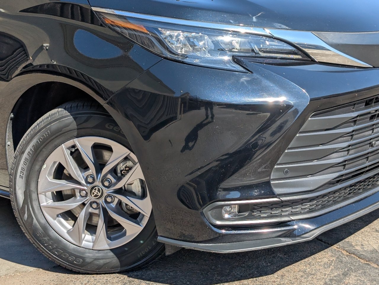 Used 2026 Toyota Sienna XLE FWD image 11