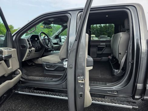 Used 2019 Ford F150 XLT w/ Equipment Group 302A Luxury AWD/4WD image 10