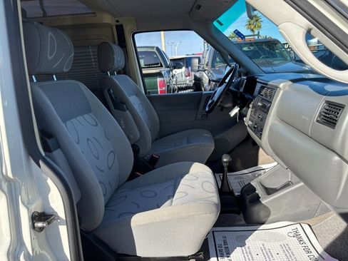 Used 2000 Volkswagen Eurovan MV image 9