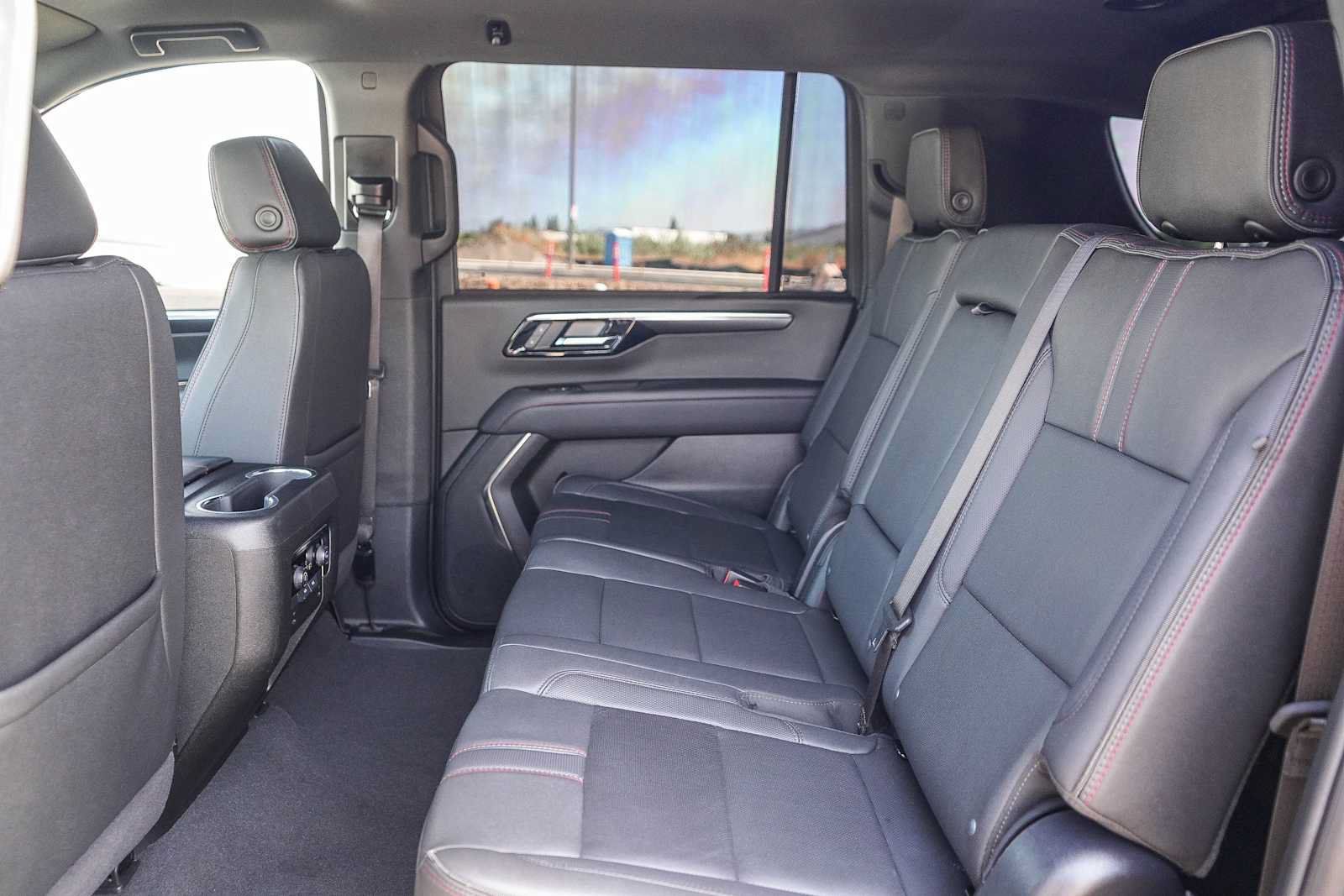 Used 2025 Chevrolet Suburban RST AWD/4WD image 24