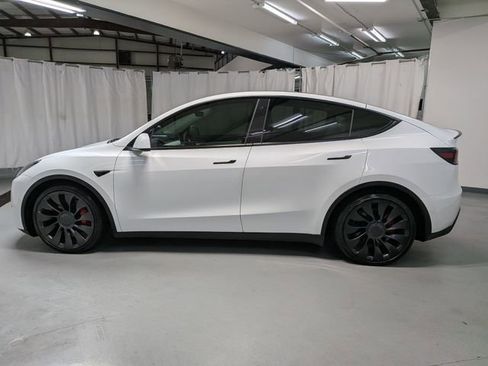 Used 2022 Tesla Model Y Performance image 23