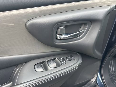 Used 2017 Nissan Murano SV w/ Premium Package image 25