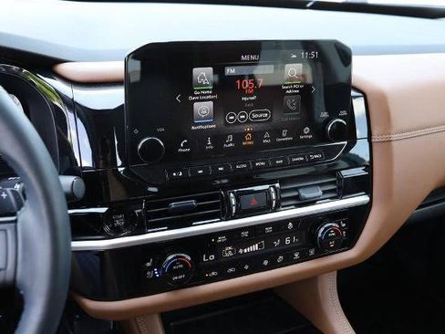 Used 2025 Nissan Pathfinder Platinum AWD/4WD image 18