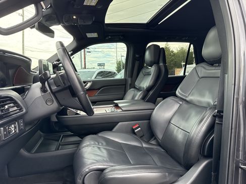 Used 2023 Lincoln Navigator Reserve AWD/4WD image 13