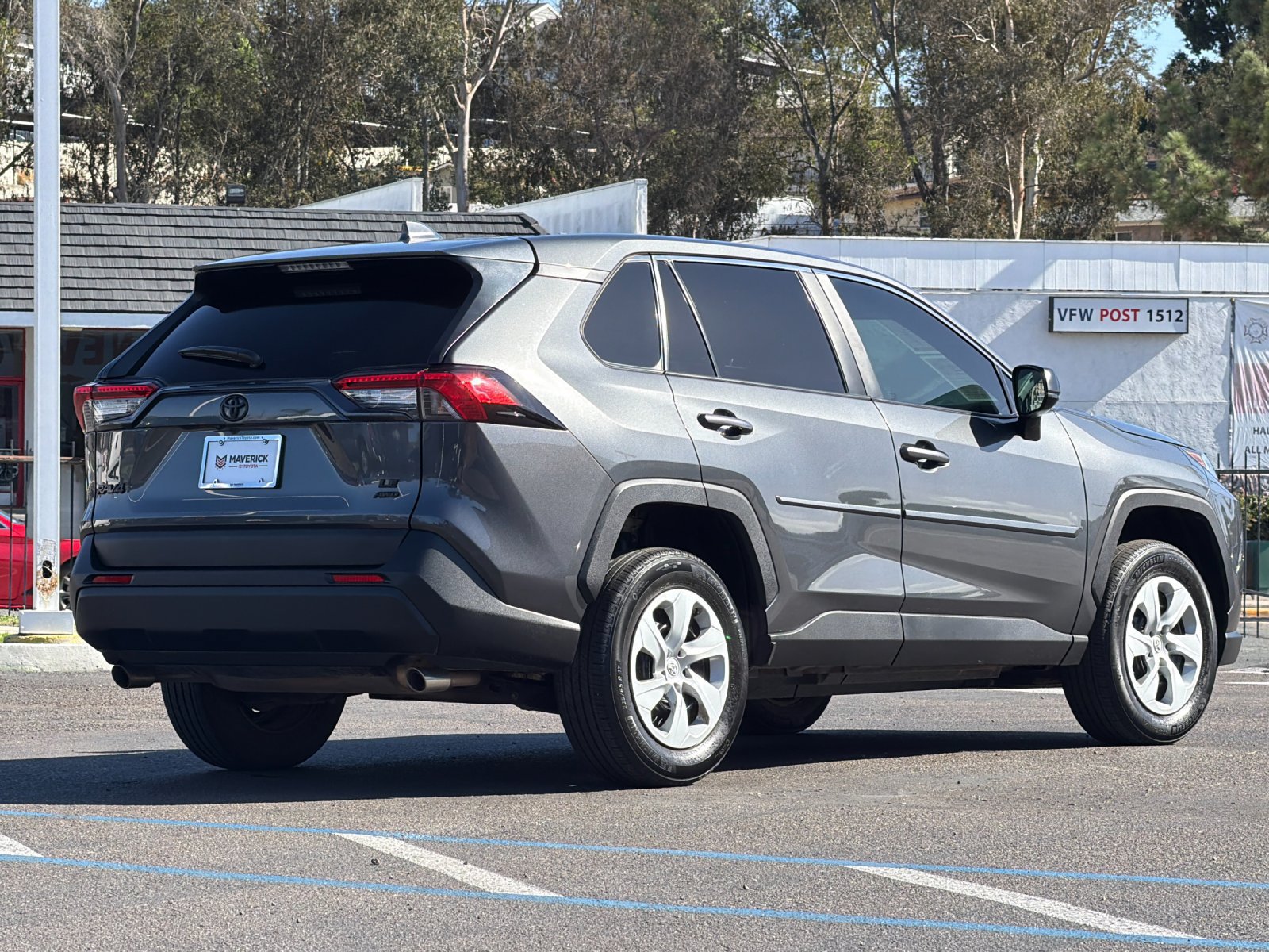 Used 2025 Toyota RAV4 LE AWD/4WD image 5