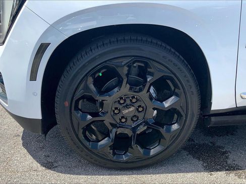 Used 2026 GMC Yukon Denali AWD/4WD image 14