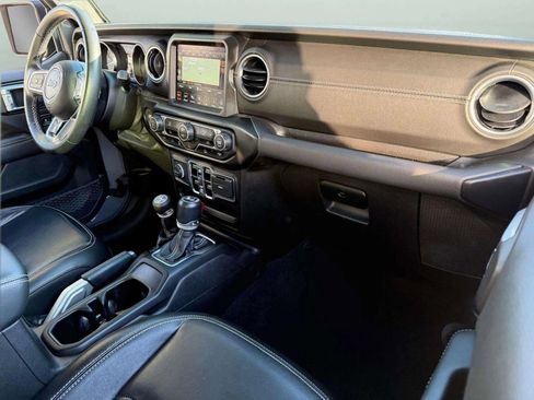 Used 2021 Jeep Wrangler Unlimited Sahara image 2