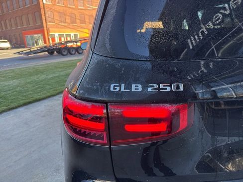 New 2026 Mercedes-Benz GLB 250 4MATIC image 8