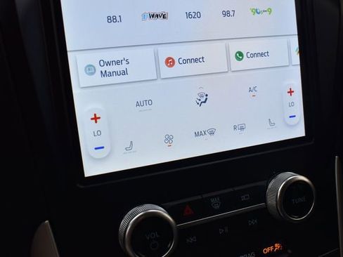 Used 2024 Ford Edge SEL image 35