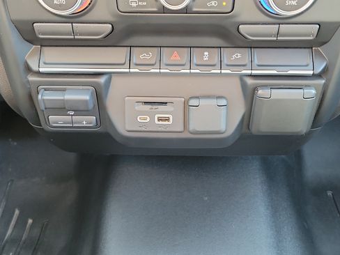 Used 2022 GMC Sierra 1500 SLT AWD/4WD image 34