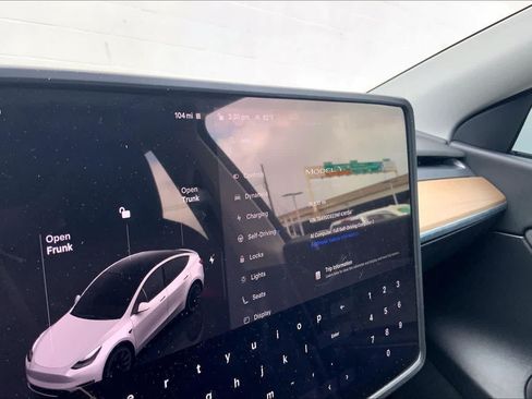 Used 2022 Tesla Model Y Long Range AWD/4WD image 17
