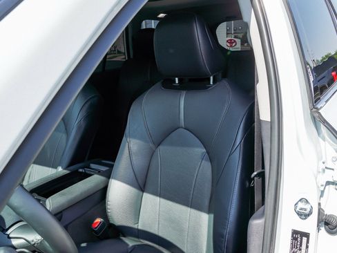 Certified 2025 Toyota Grand Highlander AWD image 17