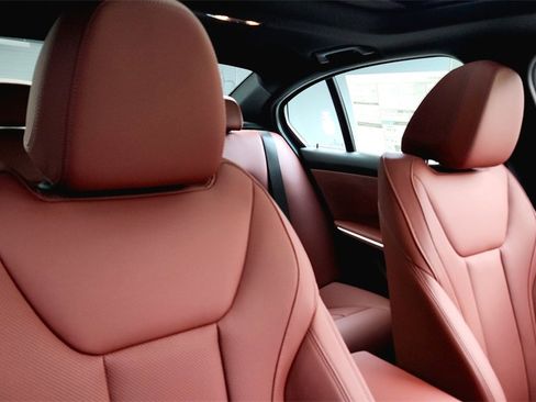 Used 2025 BMW 330i xDrive Sedan w/ M Sport Package image 39