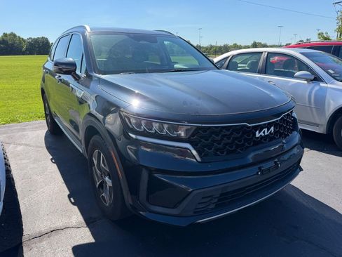 Used 2022 Kia Sorento S FWD image 2