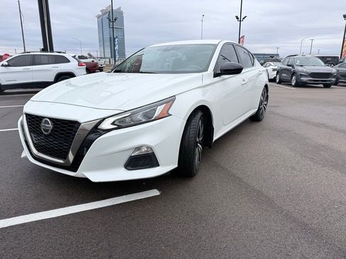 Used 2022 Nissan Altima 2.5 SR image 3