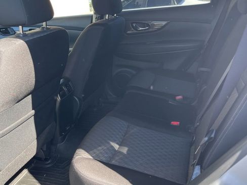 Used 2019 Nissan Rogue SV w/ Premium Package image 14