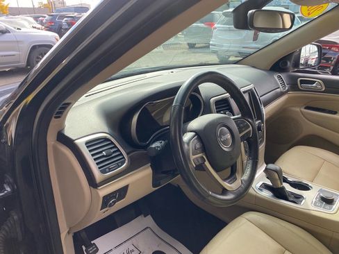 Used 2017 Jeep Grand Cherokee Limited image 16