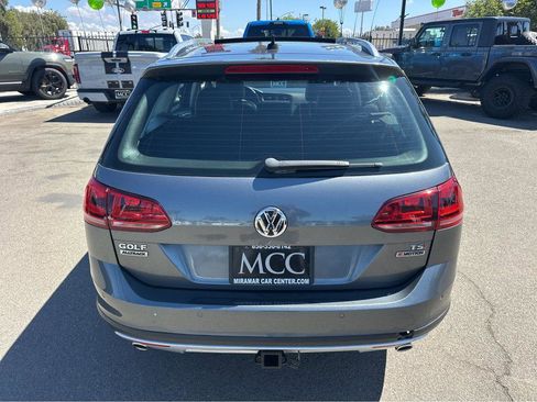 Used 2017 Volkswagen Golf SE image 12