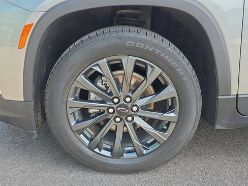 Used 2023 Chevrolet Traverse RS FWD image 9