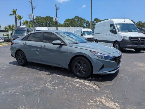 Used 2022 Hyundai Elantra SEL FWD image 3