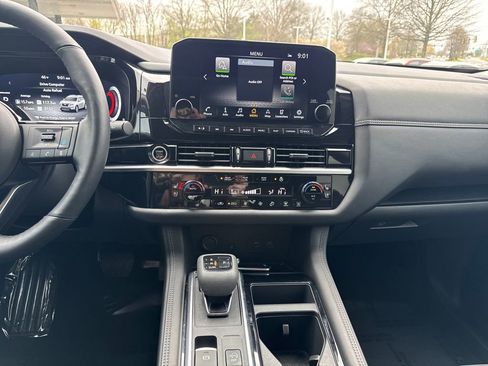 Used 2024 Nissan Pathfinder Platinum w/ Cargo Package image 17