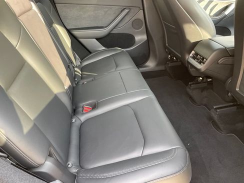 Used 2023 Tesla Model Y Performance AWD/4WD image 23