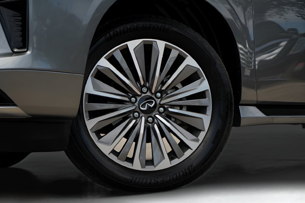 Used 2025 INFINITI QX80 Sensory w/ Exterior Package AWD/4WD image 4