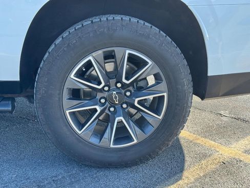 Used 2021 Chevrolet Suburban Z71 w/ Z71 Signature Package image 7