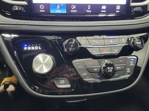 New 2026 Chrysler Pacifica Select w/ S Appearance Package AWD/4WD image 19