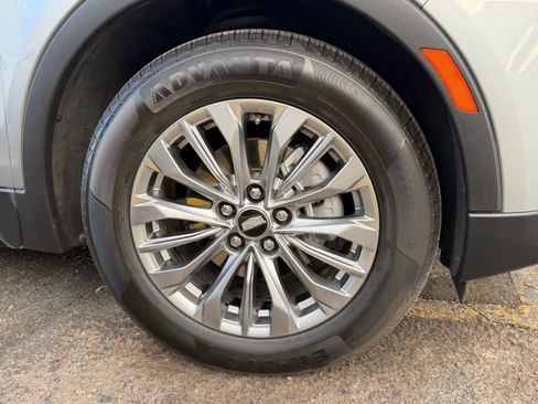 Used 2024 Cadillac XT4 Premium Luxury image 6