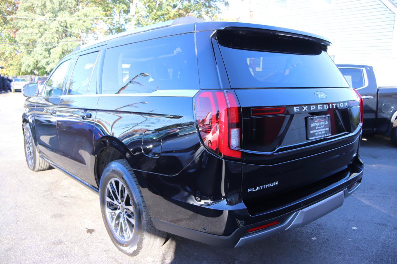 Used 2025 Ford Expedition Max Platinum AWD/4WD image 3