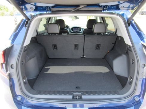 Used 2023 GMC Terrain SLT FWD image 33