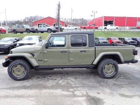 New 2026 Jeep Gladiator Sport image 2