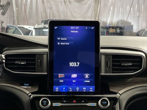 Used 2023 Ford Explorer Platinum w/ Premium Technology Package image 18