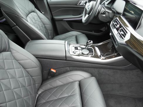 Used 2023 BMW X5 xDrive45e w/ M Sport Package image 12